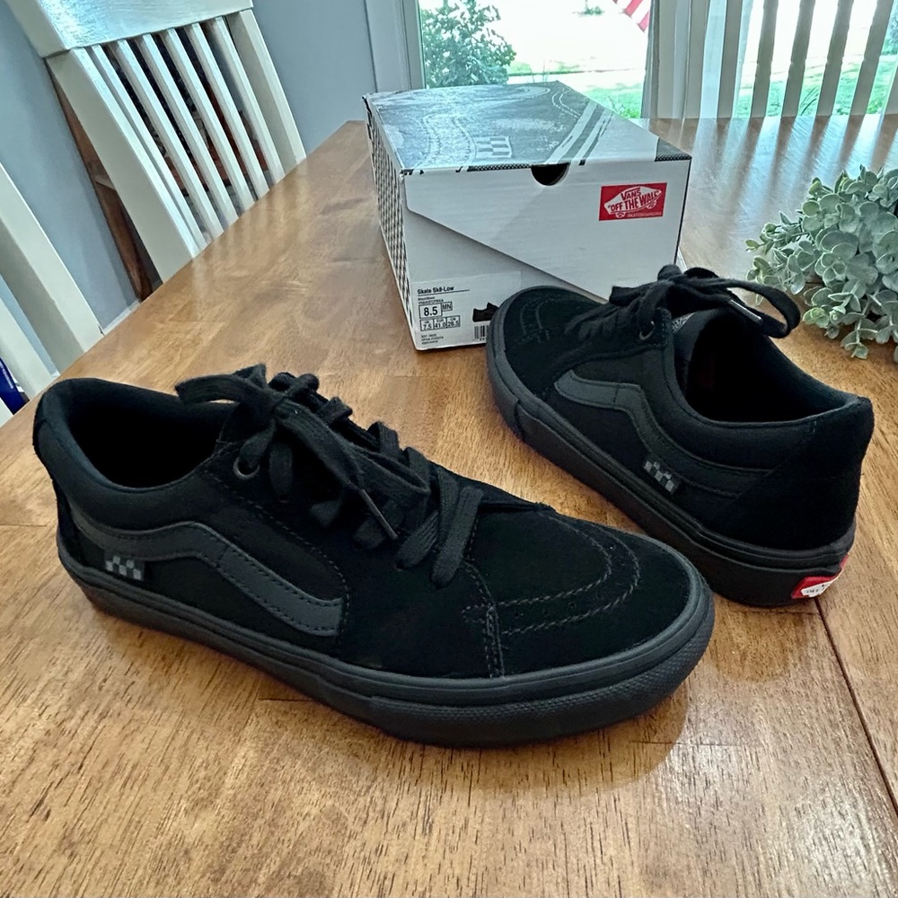 Vans Skate- SK8 Low Top Size 8 1/2 Black on Black New In Box